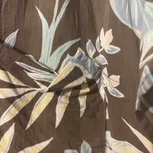 Top de Torrid tropical size 5X gris con flores tropicales